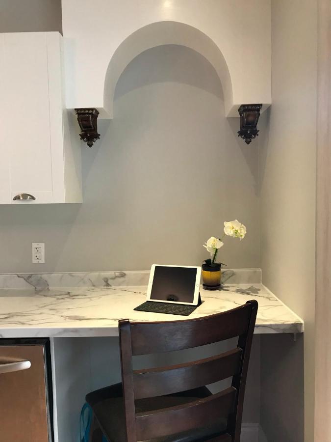 Ottawa Downtown Executive Apartment Retreat With Private Balcony Near Bank Street - Sleep Max 2 المظهر الخارجي الصورة