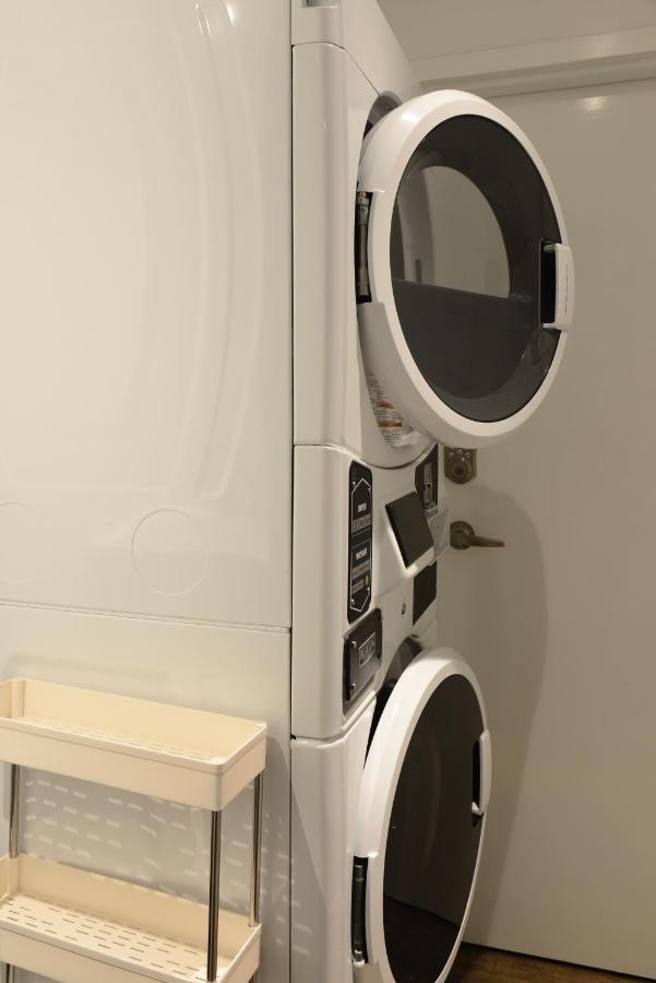 Ottawa Downtown Executive Apartment Retreat With Private Balcony Near Bank Street - Sleep Max 2 المظهر الخارجي الصورة